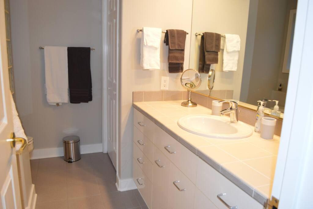 1-Bedroom Seaview Guesthouse On Seattle Luxury Estate With Views Of Olympic Mountains מראה חיצוני תמונה