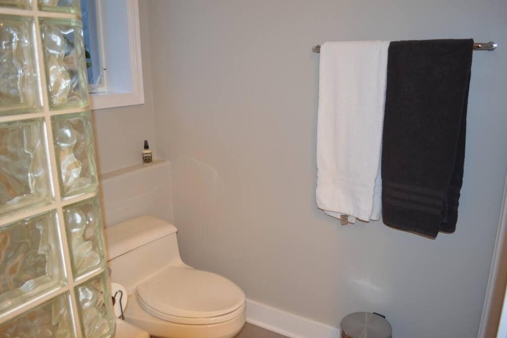 1-Bedroom Seaview Guesthouse On Seattle Luxury Estate With Views Of Olympic Mountains מראה חיצוני תמונה