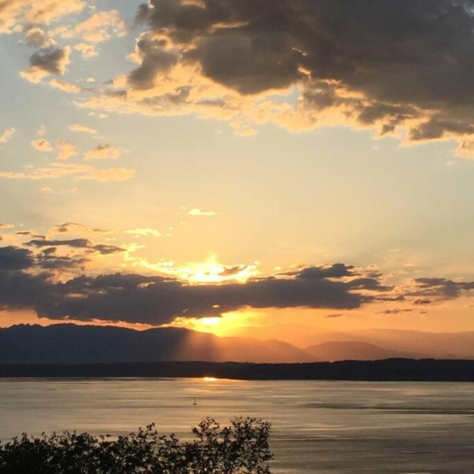1-Bedroom Seaview Guesthouse On Seattle Luxury Estate With Views Of Olympic Mountains מראה חיצוני תמונה
